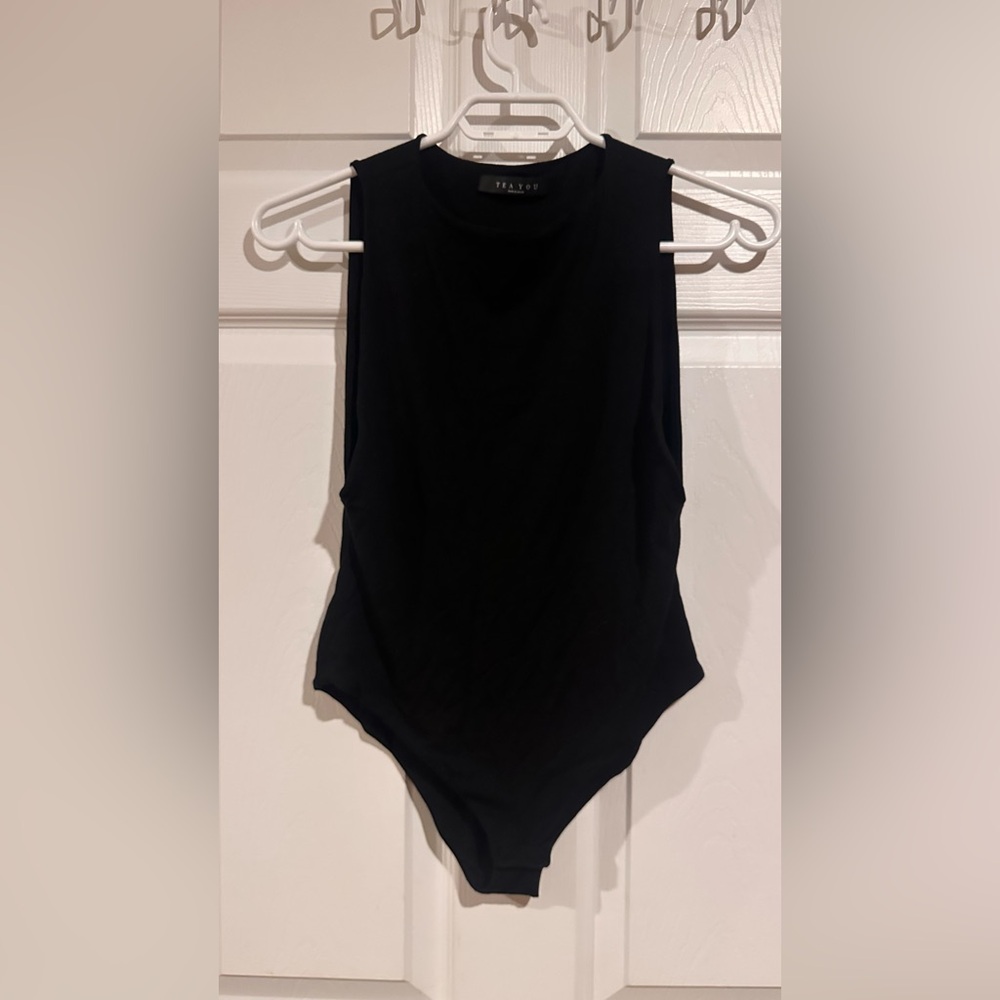 💚 Tea You - Elegant Black Sleeveless Top